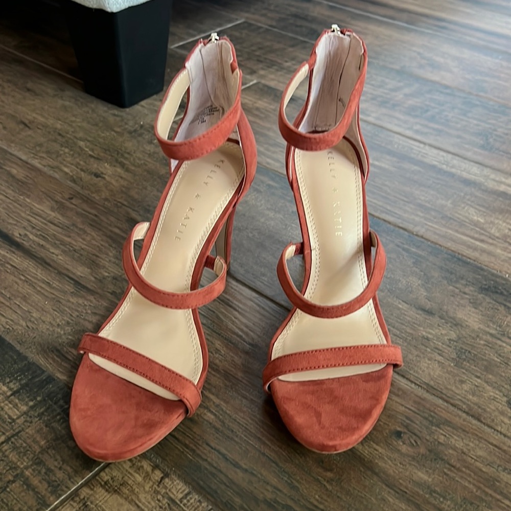 Kelly and Katie Courtnee Heels